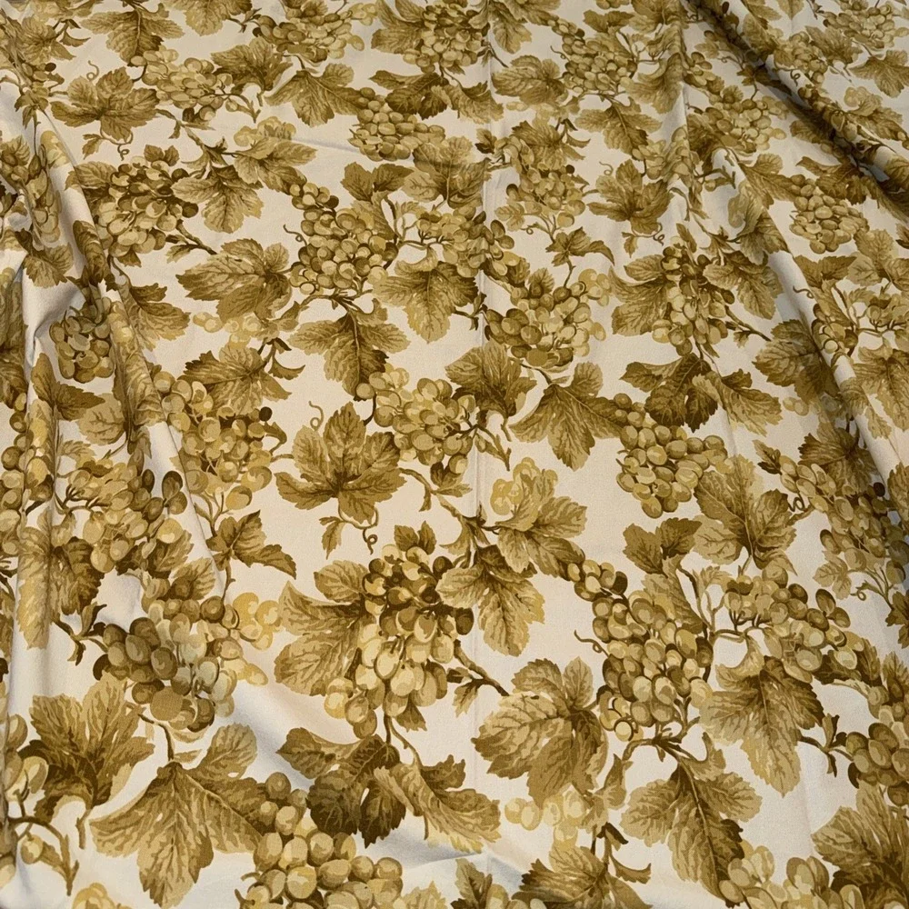 Williams-Sonoma Italy Grapes Linen Cotton Blend Tablecloth Approx. 67